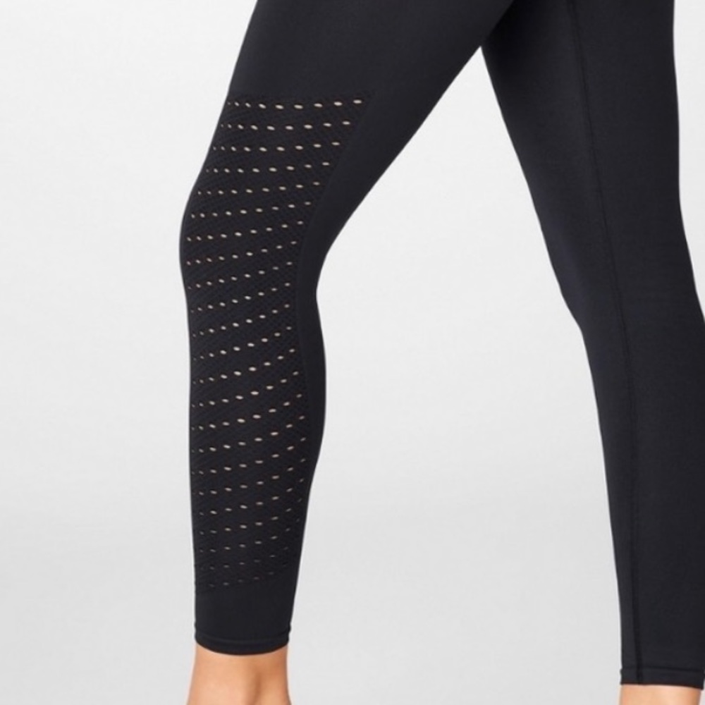 NWOT Fabletics High Waisted Perforated 7/8 Leggings, Size Medium, Black